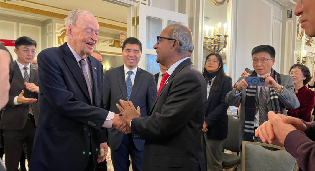 Image: Chandra Arya MP with Rt. Hon. Jean Chrétien former Prime Minister of Canada, at the launch of his book translated into Chinese by Jin Xue (Source: X)