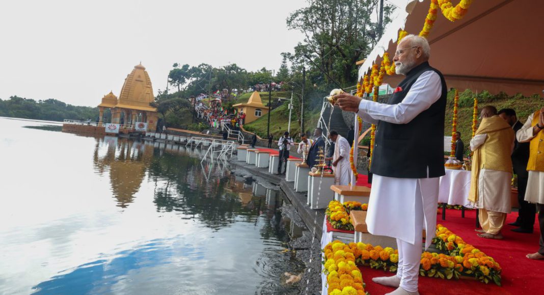 Image: PM Modi offers prayers at Mauritius’ sacred Ganga Talao (Source: X)