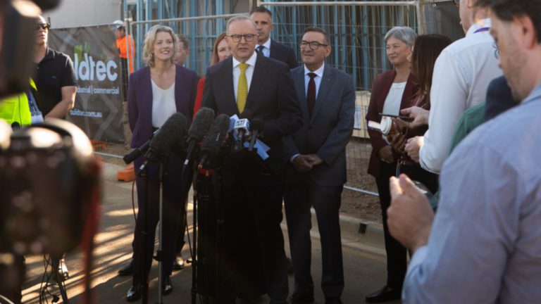 Federal election security in crisis after PM confronted by alt-right protesters in Melbourne hotel