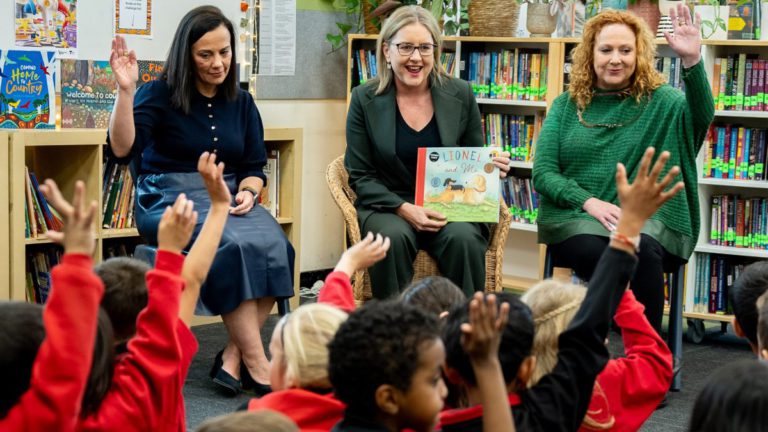 Free public transport for school kids in Victoria with new youth myki card