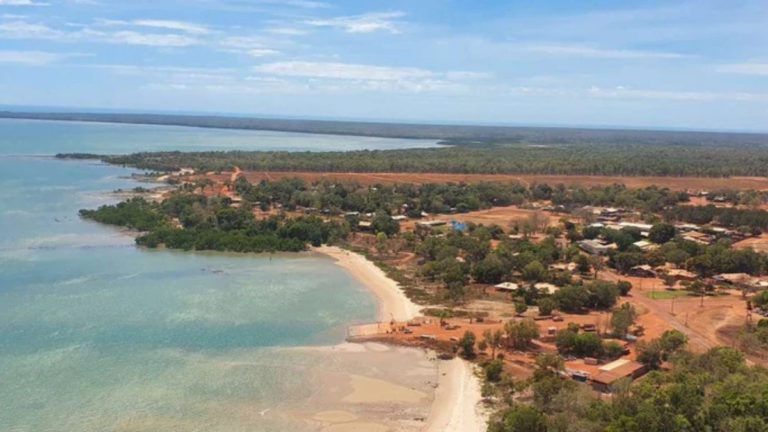 Eight suspected Chinese nationals reach NT coast undetected by boat