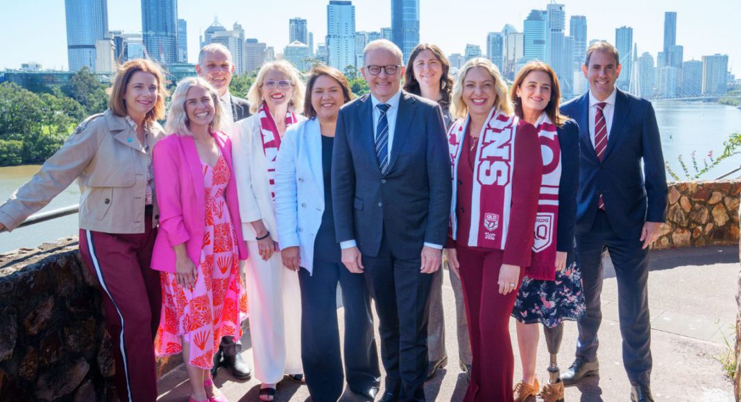 PM-Anthony-Albanese-with-Queensland-team-Image-Source-XAlboMP