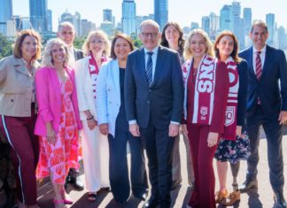 PM-Anthony-Albanese-with-Queensland-team-Image-Source-XAlboMP