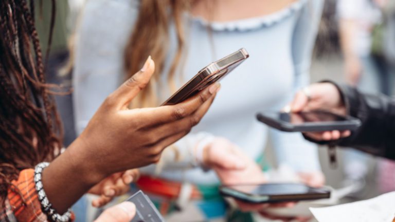 Your smartphone is a parasite, according to evolution