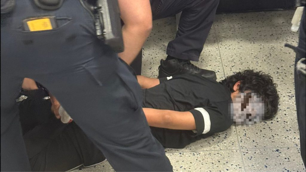 Indian Student handeled in US airport Image Source The Australia Today 3
