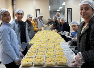 Indian-Australian families unite to deliver 500 vegetarian meals to Melbourne’s needy