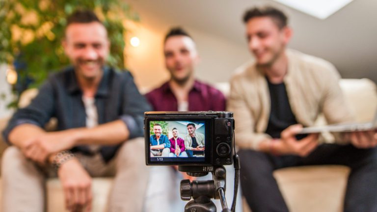 6 simple questions to tell if a ‘finfluencer’ is more flash than cash