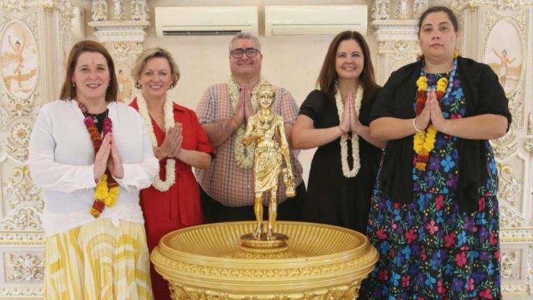 Victorian MPs visit Delhi’s Akshardham, praise message of peace and harmony in Hindu tradition
