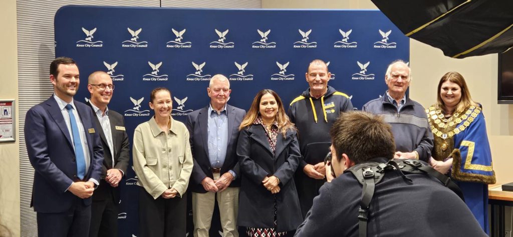 Ruchi Sharma awarded at Knox Council- Image Source- Supplied