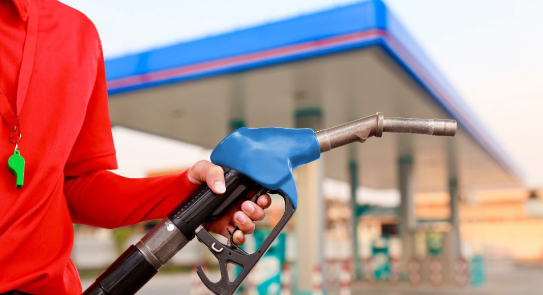 Representative image: Petrol station worker (Source: CANVA)
