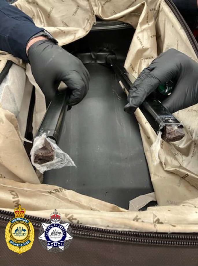 SA man charged with allegedly smuggling 500g heroin into Adelaide in a suitcase 1 1