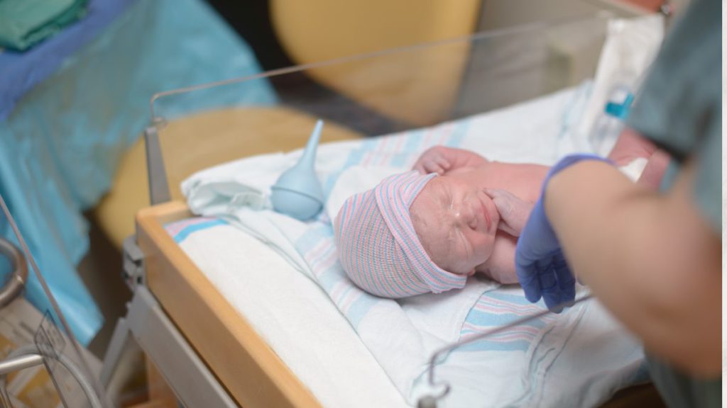 Mom and new born; Image Source: CANVA/The Australia Today 