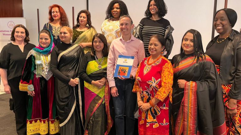 Asst. Minister Andrew Leigh joins Hindu temple’s showcase celebrating India’s cultural diversity in Canberra