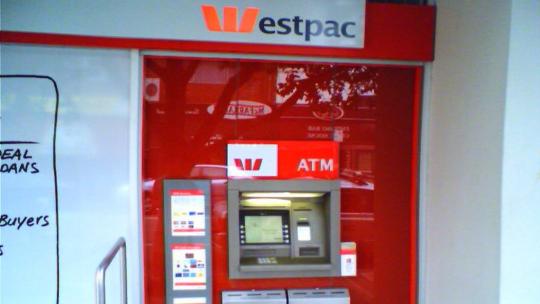 Westpac joins major banks in job-slashing digital push, union outraged by 200 cuts