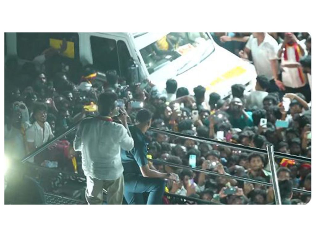 Popular Indian film star-turned-politician Vijay faces charges as rally stampede leaves 41 dead 2 G162ZYWXsAAGeO5 2