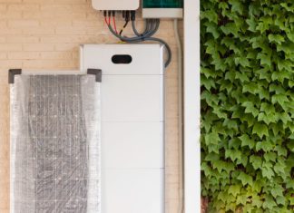 Victoria powers ahead with fast-tracked solar and battery projects to cut energy costs