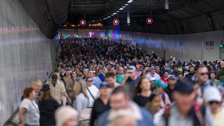 Thousands of Victorians walk and jog to explore West Gate Tunnel