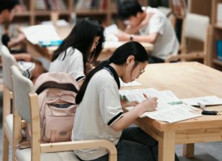 More Australians to access fee-free uni-ready courses as government boosts funding