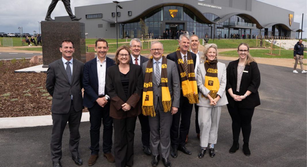 Image: Prime Minister Anthony Albanese and Premier Jacinta Allan at Kennedy Community Centre in Dingley Village. (Source: X)