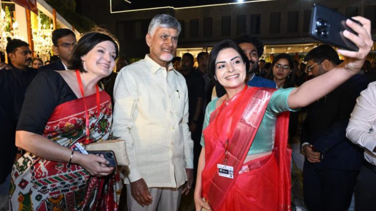 Australian Consul General turns ‘Saree Ambassador’ for Mangalagiri weaves