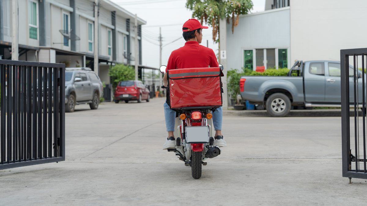 Chinese, Indian and Bangladeshi delivery drivers found working illegally, face deportation after UK raids - - The Australia Today
