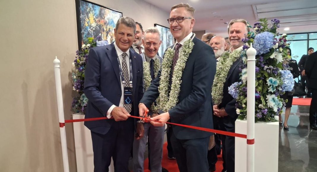 Image: VU Chancellor the Hon Steve Bracks, VU Vice-Chancellor Professor Adam Shoemaker, Federal Assistant Minister for Citizenship, Customs and Multicultural Affairs, the Hon Julian Hill and Australian High Commissioner to India, His Excellency Philip Green OAM cut the ribbon to mark the site of the new VU Campus in India. (Source: LinkedIn)