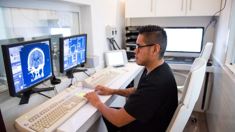 330,000 jobs unfilled while qualified skilled migrants remain underemployed in Australia