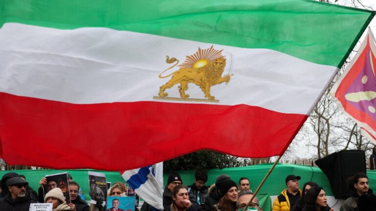 Hundreds killed in Iran as Australian politicians demand an end to repression